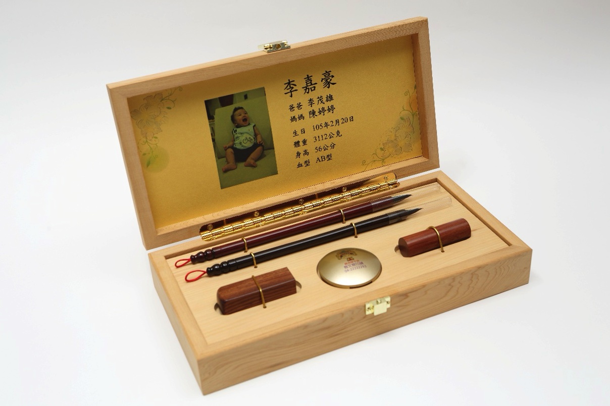 胎毛筆與臍帶章完整禮盒套組示意圖