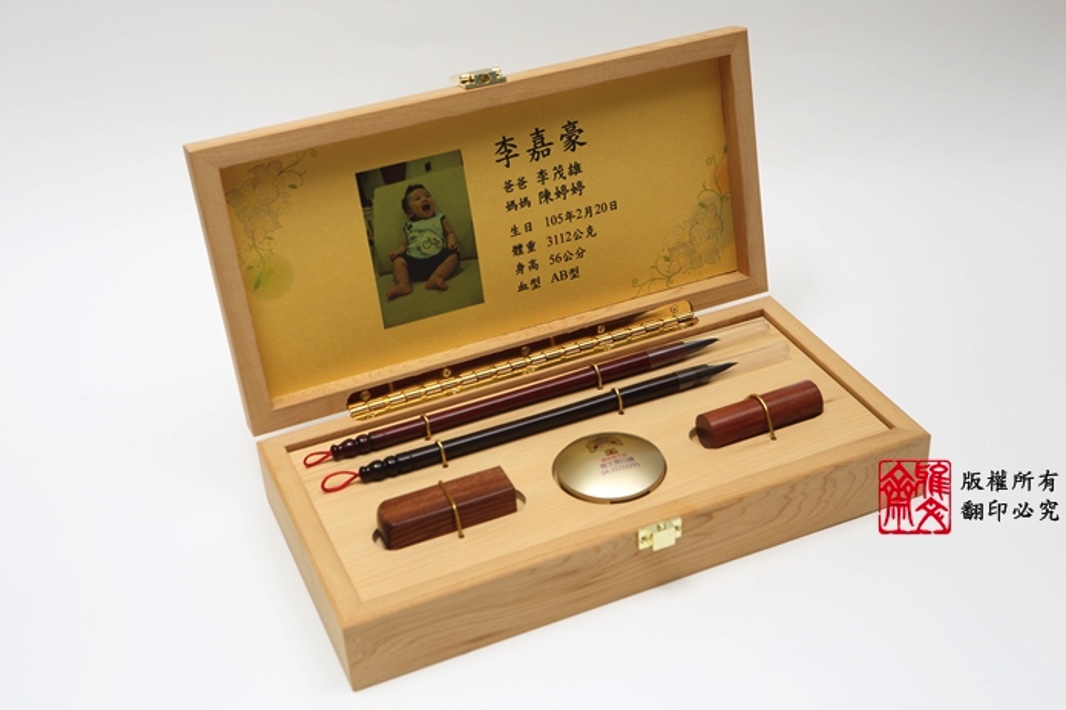 胎毛筆與寶寶出生紀念商品照片